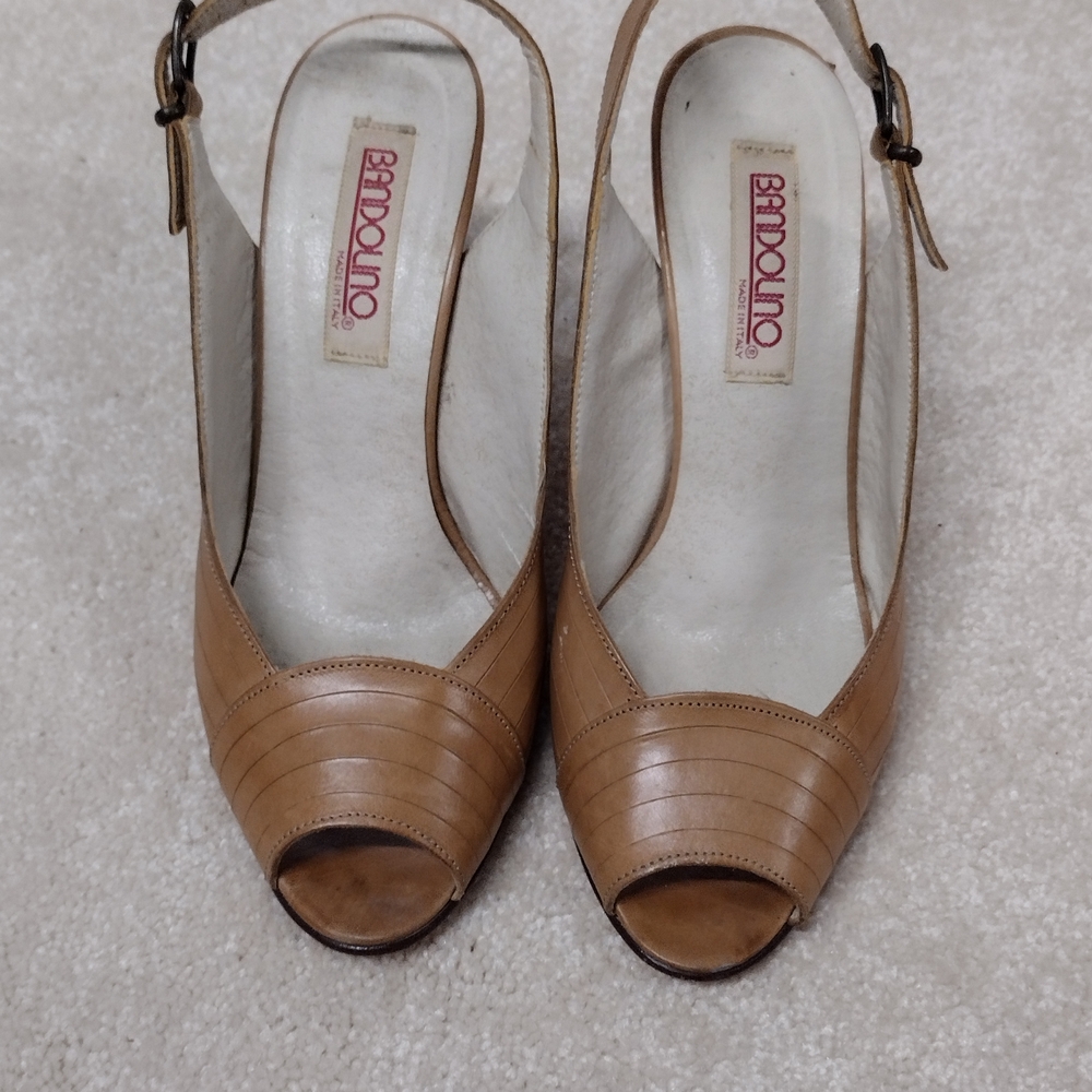 Vintage Bandolino Women's Tan Peep-Toe Slingback Shoes